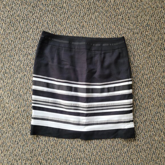 White House Black Market Black and White Stripes Skirt Size 6 - Picture 7 of 7